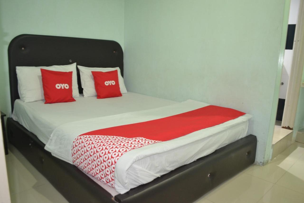 Oyo 89737 Hotel Tishoa Kampong Batu Tiga Exteriör bild